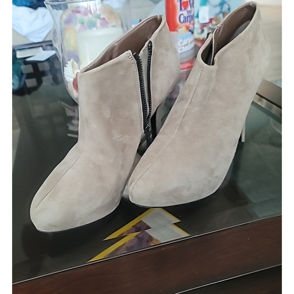 Zara Women's Tan Vegan Suede Stiletto Ankle Booties, Size 9 (US) 39 (EUR) - Picture 5 of 11